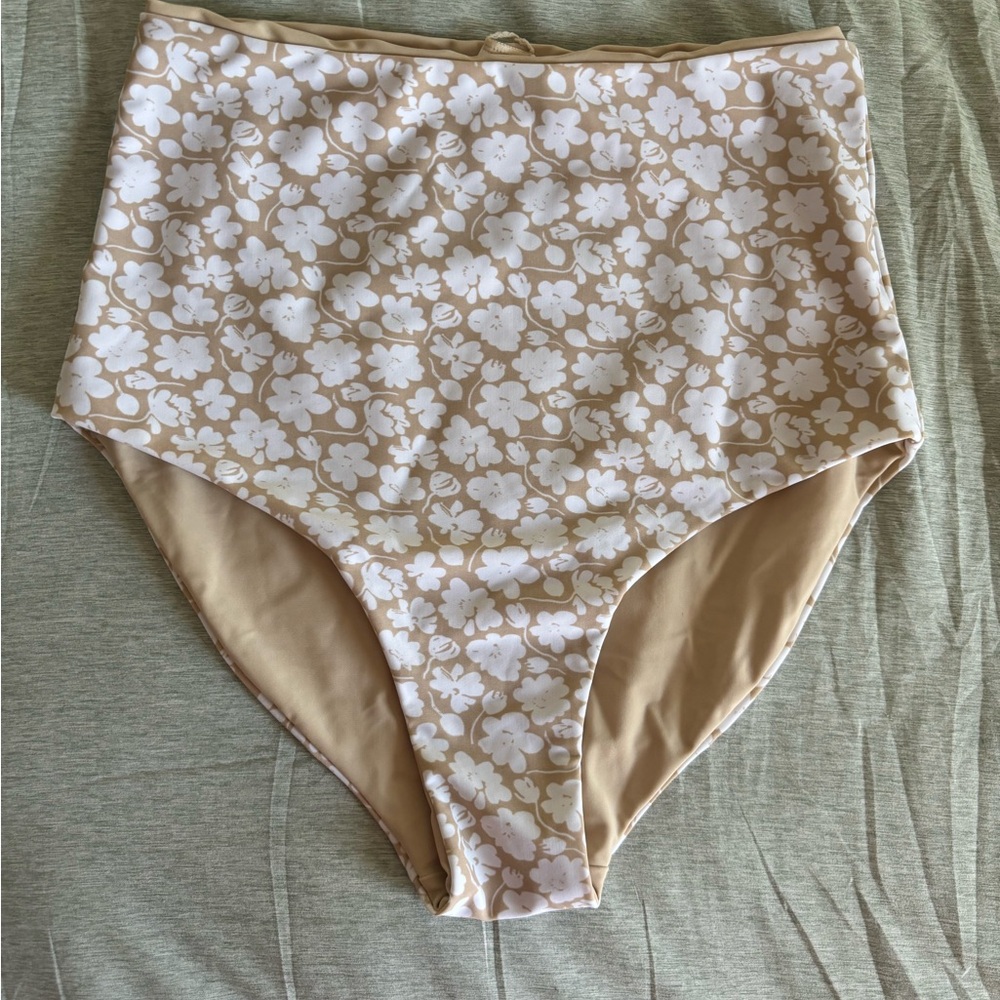 High-Waist Floral Bikini Bottoms in Beige and White